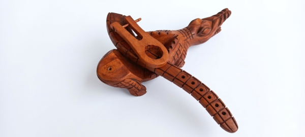 1775320795798 Wine holder