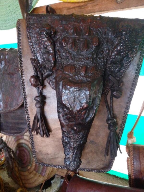 17920568737146821287676947138678 Crocodile hand bag