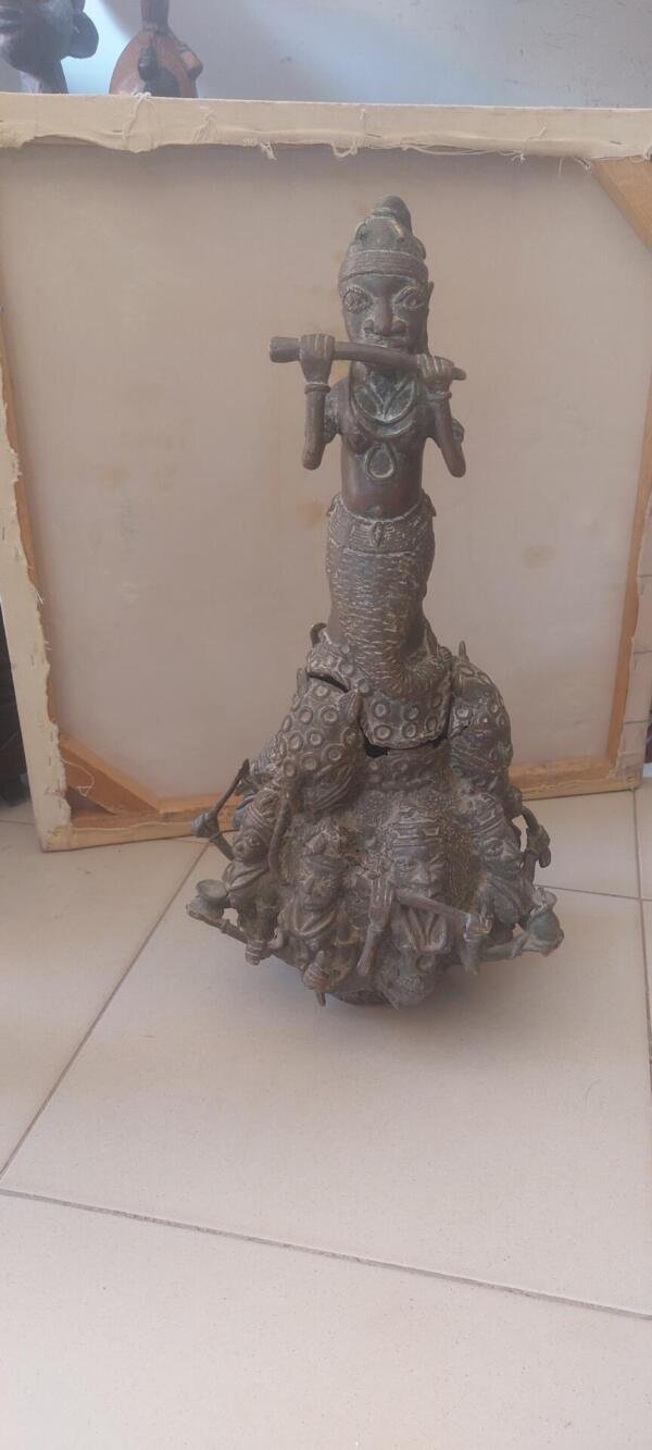 bronze lady .. Benin bronze